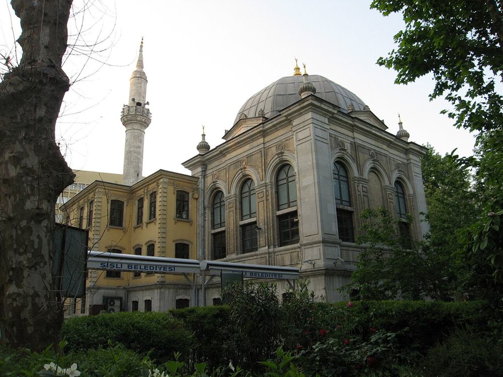 Teşvikiye Mosque exterior in Nişantaşı
